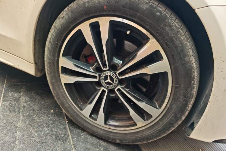 Used Mercedes-Benz C-Class 2017 Restyled C 200 Sport Edition Right Front Wheel Hub