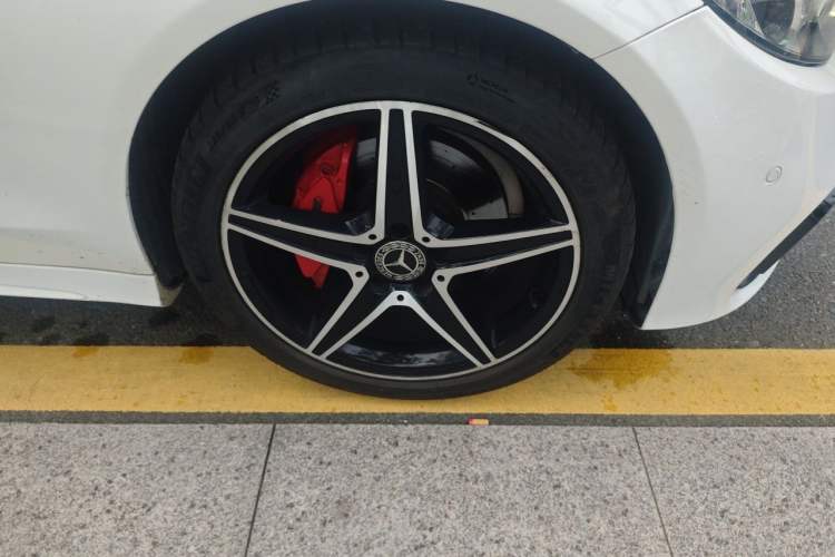 Used Mercedes-Benz C-Class 2017 Facelift C 200 Coupe Right Front Wheel Hub
