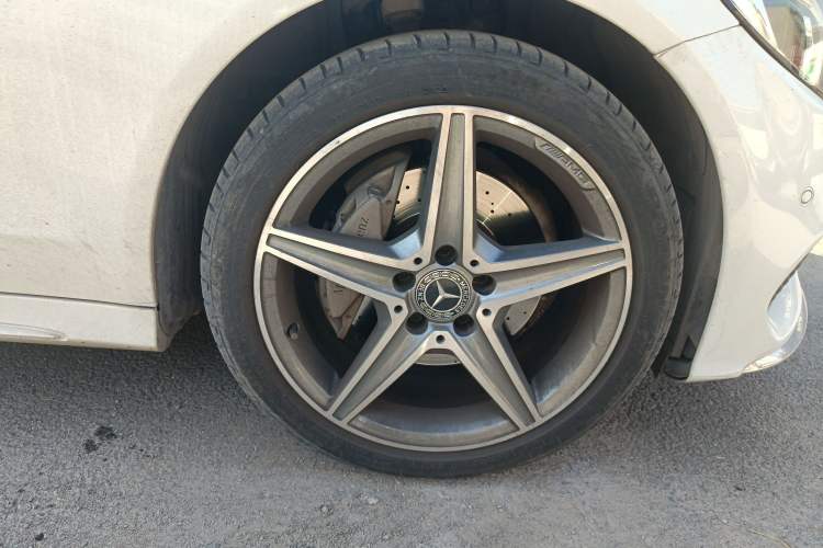 Used Mercedes-Benz C-Class 2017 Facelift C 200 Station Wagon Right Front Wheel Hub