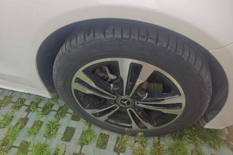 Used Mercedes-Benz C-Class 2017 Restyled C 200 Sport Edition Right Front Wheel Hub