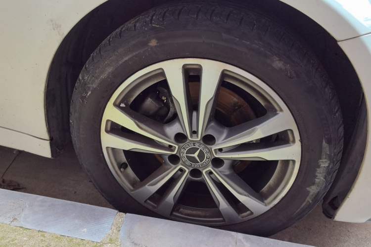 Used Mercedes-Benz C-Class 2017 Facelift C 200 L Sport Edition Right Front Wheel Hub