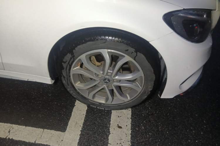 Used Mercedes-Benz C-Class 2017 Facelifted C 180 L Stylish Edition Right Front Wheel Hub