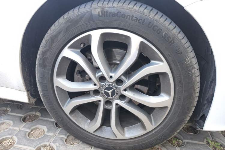 Used Mercedes-Benz C-Class 2017 Revised C 180 L Dynamic Sports Edition Right Front Wheel Hub