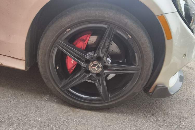 Used Mercedes-Benz C-Class 2017 Facelift C 200 Station Wagon Right Front Wheel Hub