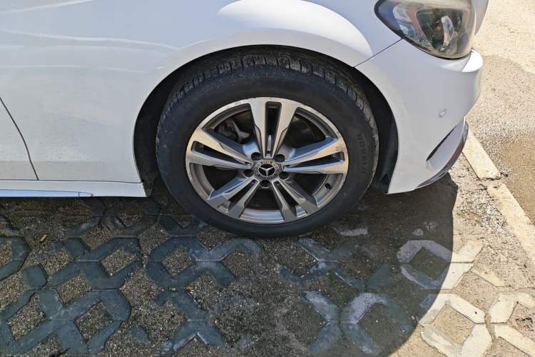 Used Mercedes-Benz C-Class 2017 Facelift C 200 L Sport Edition Right Front Wheel Hub