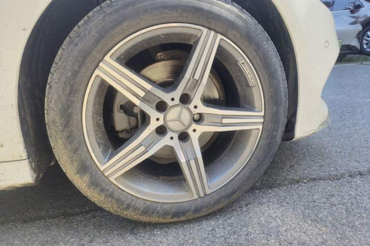 Used Mercedes-Benz C-Class 2017 Facelifted C 180 L Stylish Edition Right Front Wheel Hub