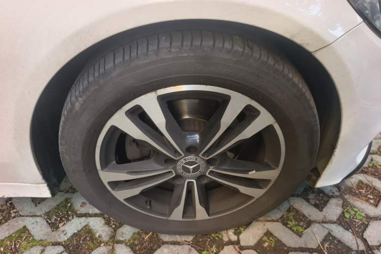 Used Mercedes-Benz C-Class 2017 Restyled C 200 Sport Edition Right Front Wheel Hub