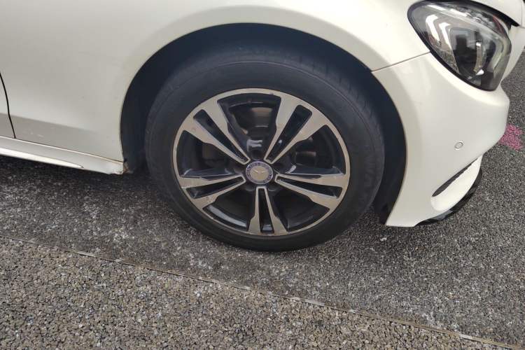 Used Mercedes-Benz C-Class 2017 Restyled C 200 Sport Edition Right Front Wheel Hub