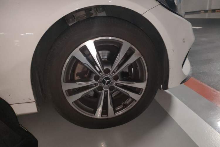 Used Mercedes-Benz C-Class 2017 Facelift C 200 L Sport Edition Right Front Wheel Hub