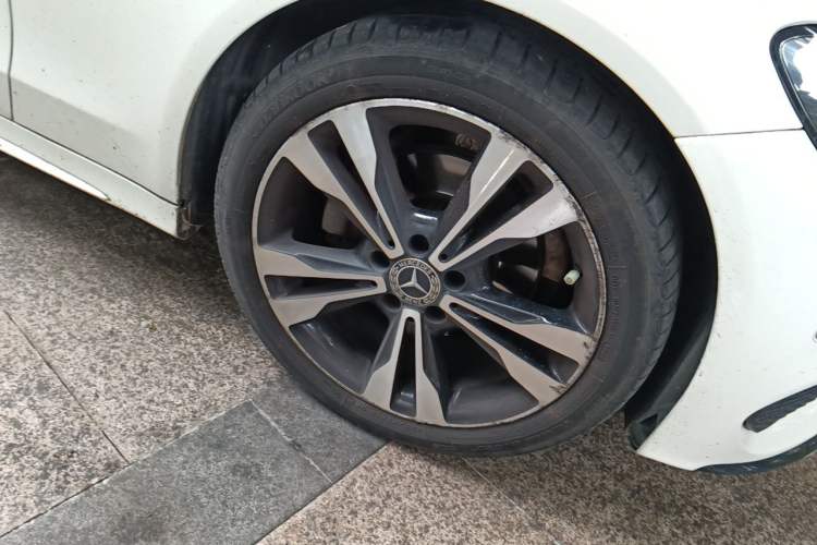 Used Mercedes-Benz C-Class 2017 C 200 Sport Edition 4MATIC Right Front Wheel Hub