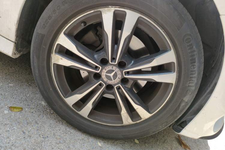 Used Mercedes-Benz C-Class 2017 Restyled C 200 Sport Edition Right Front Wheel Hub