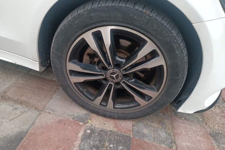 Used Mercedes-Benz C-Class 2017 Restyled C 200 Sport Edition Right Front Wheel Hub