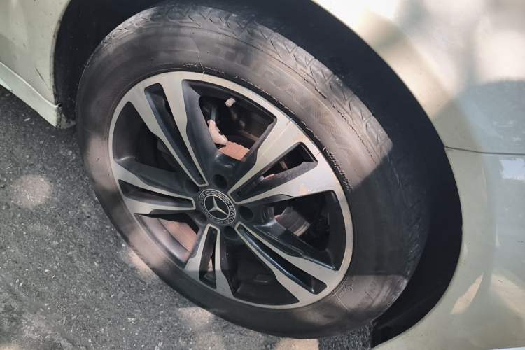 Used Mercedes-Benz C-Class 2017 Restyled C 200 Sport Edition Right Front Wheel Hub