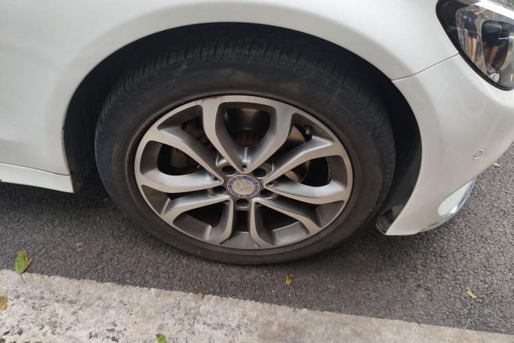 Used Mercedes-Benz C-Class 2017 C 180 L Sport Edition Right Front Wheel Hub