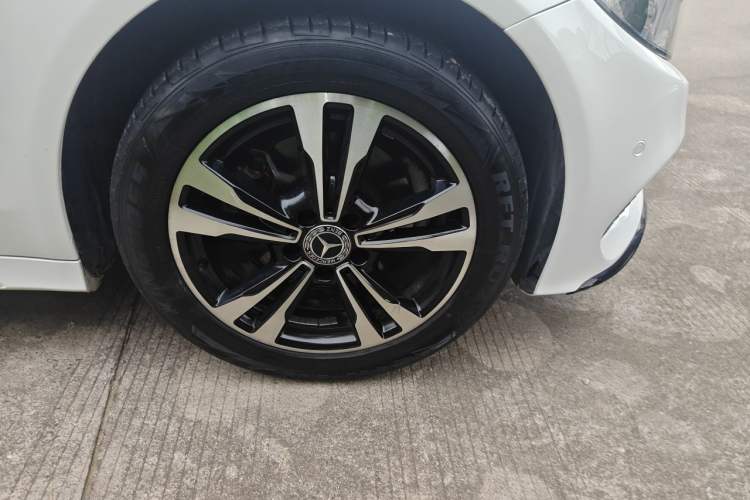 Used Mercedes-Benz C-Class 2017 C 200 Sport Edition Right Front Wheel Hub