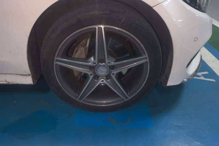 Used Mercedes-Benz C-Class 2017 Facelift C 200 Station Wagon Right Front Wheel Hub