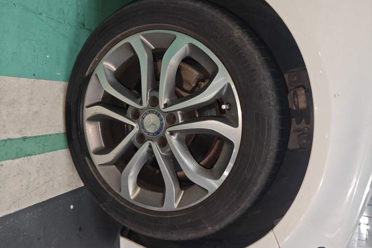 Used Mercedes-Benz C-Class 2017 Revised C 180 L Dynamic Sports Edition Right Front Wheel Hub