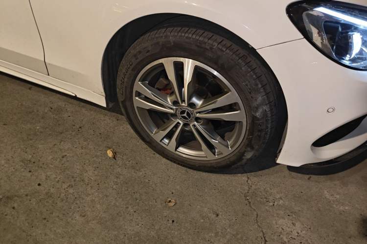 Used Mercedes-Benz C-Class 2017 Facelift C 200 L Right Front Wheel Hub