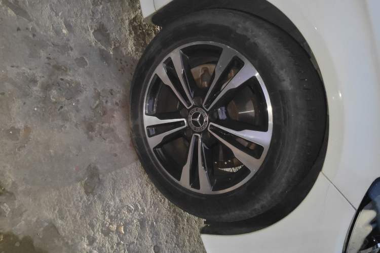 Used Mercedes-Benz C-Class 2017 Restyled C 200 Sport Edition Right Front Wheel Hub