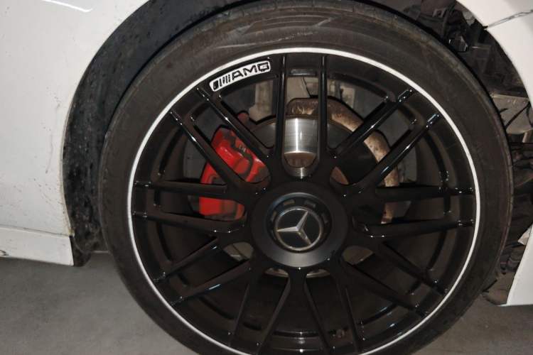 Used Mercedes-Benz C-Class 2017 C 200 Sport Edition Right Front Wheel Hub