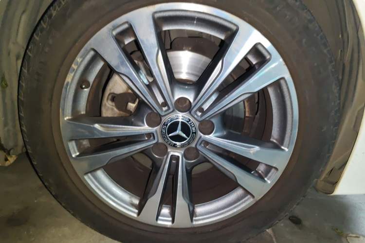 Used Mercedes-Benz C-Class 2017 Facelift C 200 L Sport Edition Right Front Wheel Hub