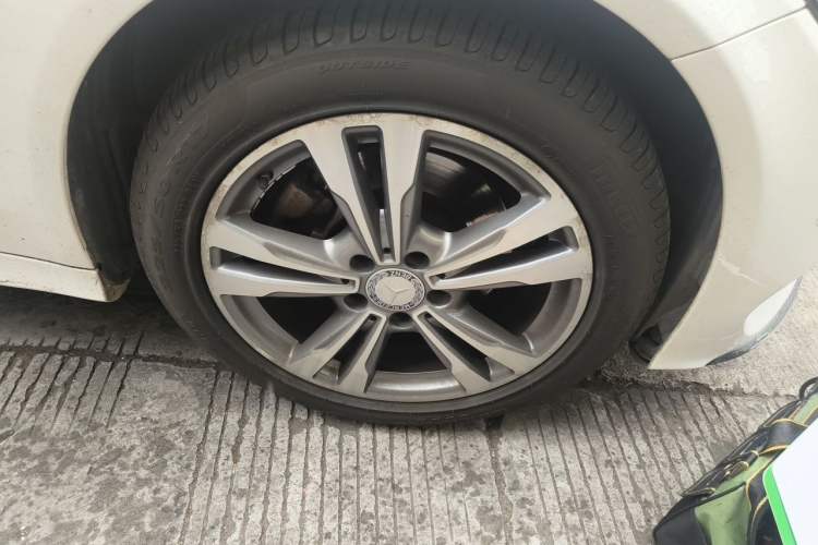 Used Mercedes-Benz C-Class 2017 Facelift C 200 L Sport Edition Right Front Wheel Hub
