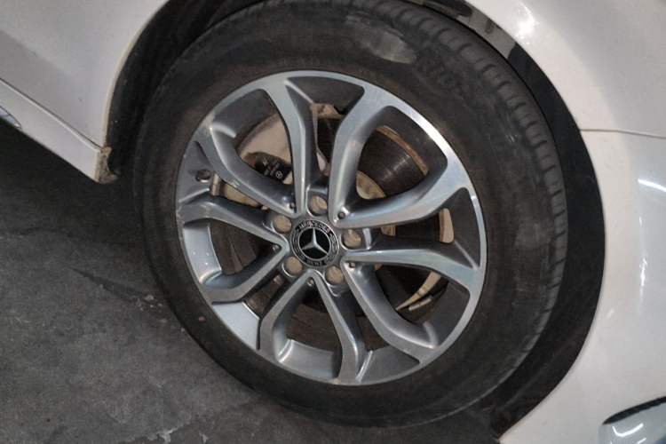 Used Mercedes-Benz C-Class 2017 Revised C 180 L Dynamic Sports Edition Right Front Wheel Hub
