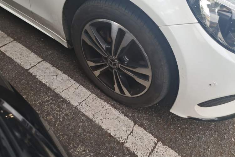 Used Mercedes-Benz C-Class 2017 Restyled C 200 Sport Edition Right Front Wheel Hub