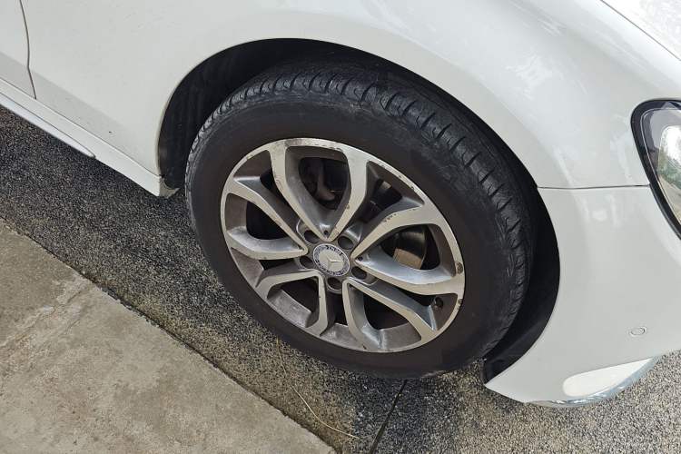 Used Mercedes-Benz C-Class 2017 C 180 L Sport Edition Right Front Wheel Hub