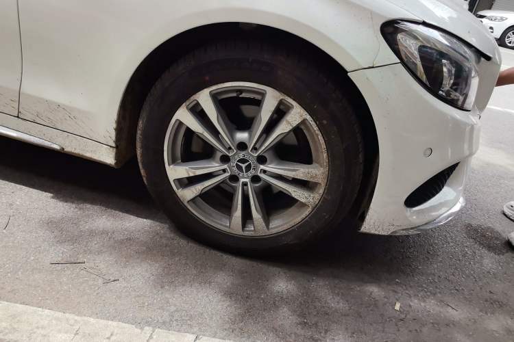 Used Mercedes-Benz C-Class 2017 Facelift C 200 L Sport Edition Right Front Wheel Hub