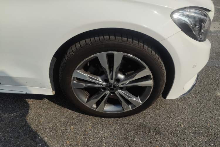 Used Mercedes-Benz C-Class 2017 Facelift C 200 L 4MATIC Sport Edition Right Front Wheel Hub