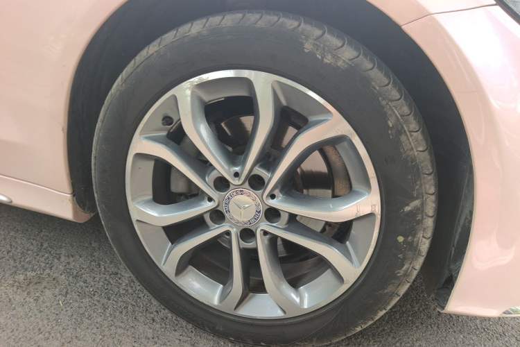 Used Mercedes-Benz C-Class 2017 Revised C 180 L Dynamic Sports Edition Right Front Wheel Hub