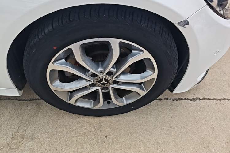 Used Mercedes-Benz C-Class 2017 Revised C 180 L Dynamic Sports Edition Right Front Wheel Hub