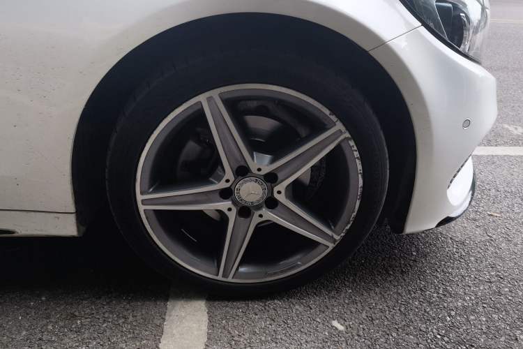 Used Mercedes-Benz C-Class 2017 Restyled C 200 Sport Edition Right Front Wheel Hub