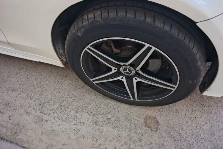 Used Mercedes-Benz C-Class 2017 Restyled C 180 L Fashion Edition Sport Version Right Front Wheel Hub