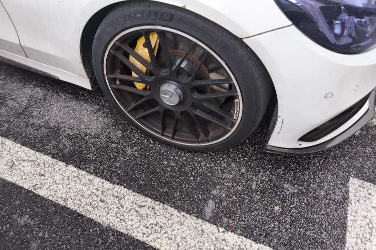 Used Mercedes-Benz C-Class 2017 C 200 L Sport Edition Right Front Wheel Hub