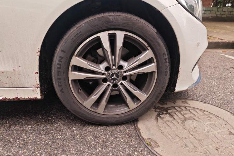 Used Mercedes-Benz C-Class 2017 Facelift C 200 L Sport Edition Right Front Wheel Hub
