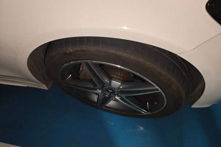 Used Mercedes-Benz C-Class 2017 Facelift C 200 Station Wagon Right Front Wheel Hub