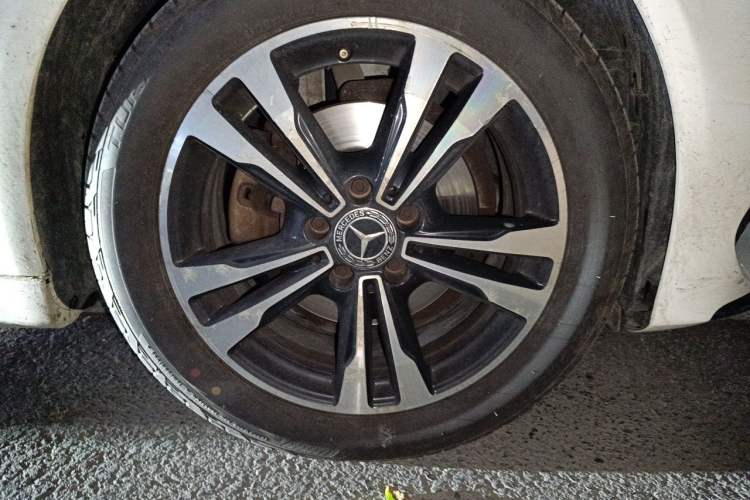 Used Mercedes-Benz C-Class 2017 Restyled C 200 Sport Edition Right Front Wheel Hub