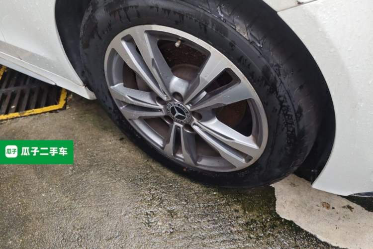 Used Mercedes-Benz C-Class 2017 Restyled C 200 Sport Edition Right Front Wheel Hub