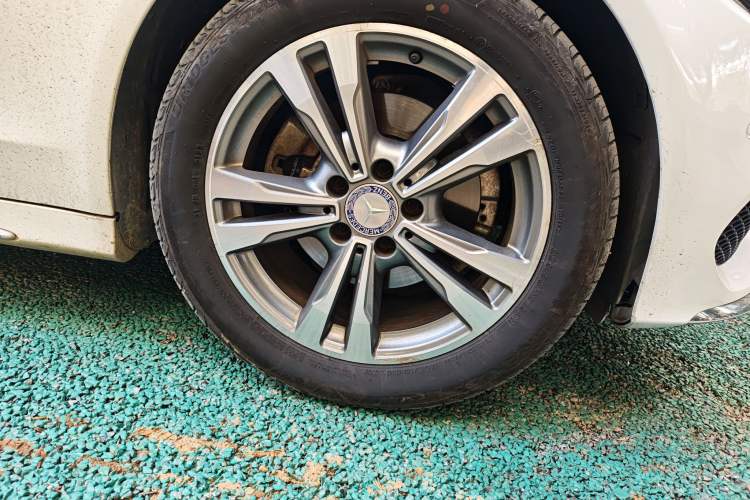 Used Mercedes-Benz C-Class 2017 C 200 L Sport Edition Right Front Wheel Hub
