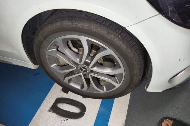 Used Mercedes-Benz C-Class 2017 Restyled C 180 L Fashion Edition Sport Version Right Front Wheel Hub