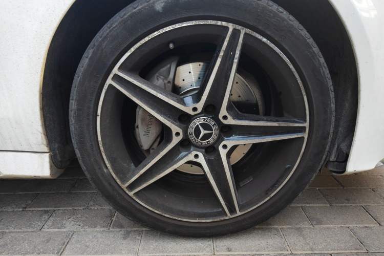Used Mercedes-Benz C-Class 2017 C 200 Coupe Right Front Wheel Hub