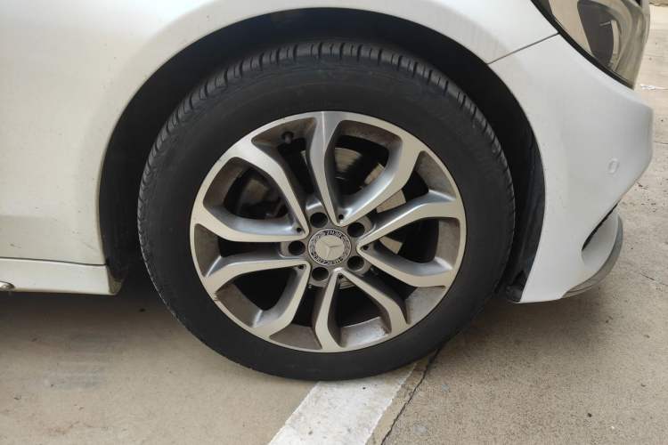 Used Mercedes-Benz C-Class 2017 Restyled C 180 L Fashion Edition Sport Version Right Front Wheel Hub