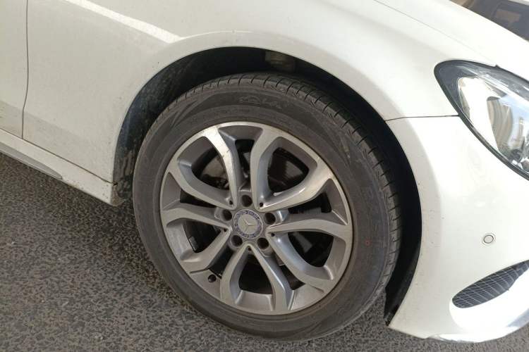 Used Mercedes-Benz C-Class 2017 Restyled C 180 L Fashion Edition Sport Version Right Front Wheel Hub