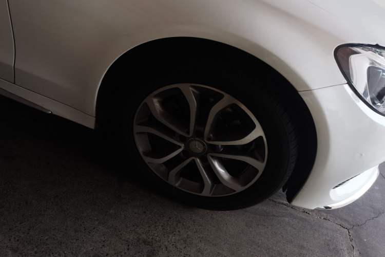 Used Mercedes-Benz C-Class 2017 Revised C 180 L Dynamic Sports Edition Right Front Wheel Hub