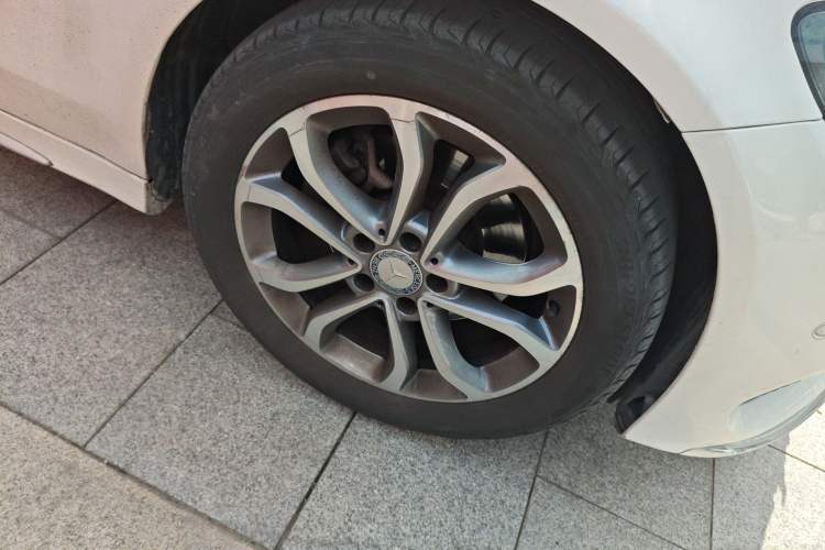 Used Mercedes-Benz C-Class 2017 C 180 L Sport Edition Right Front Wheel Hub