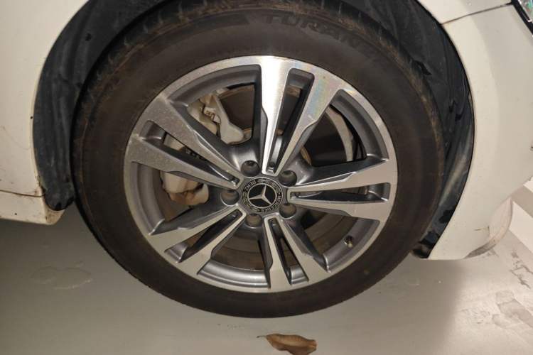 Used Mercedes-Benz C-Class 2017 Restyled C 200 Sport Edition Right Front Wheel Hub