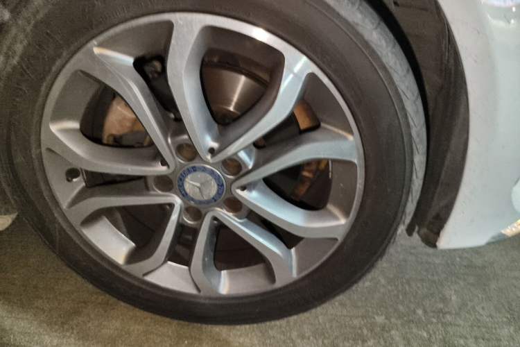 Used Mercedes-Benz C-Class 2017 C 180 L Sport Edition Right Front Wheel Hub