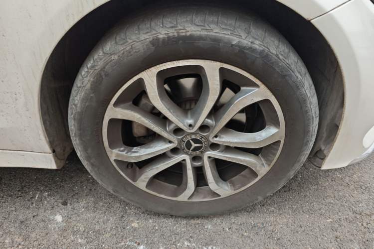 Used Mercedes-Benz C-Class 2017 Restyled C 180 L Fashion Edition Sport Version Right Front Wheel Hub